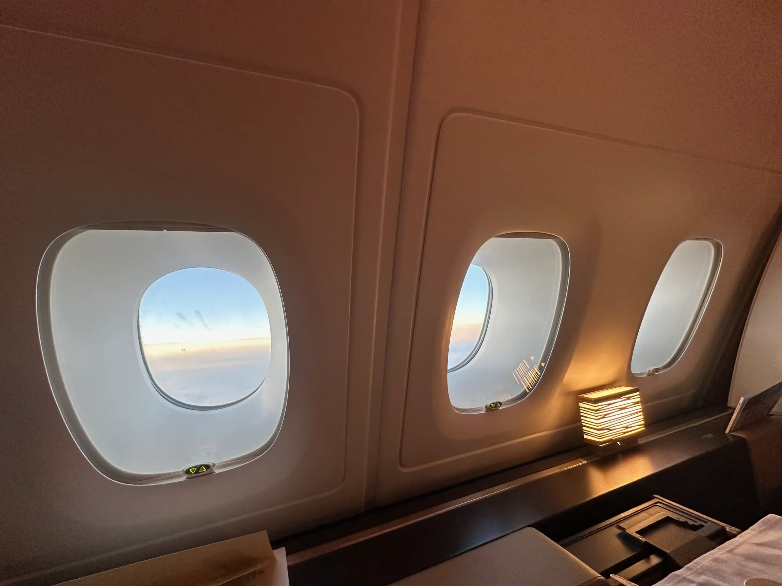 windows of an airplane with a view of the sky